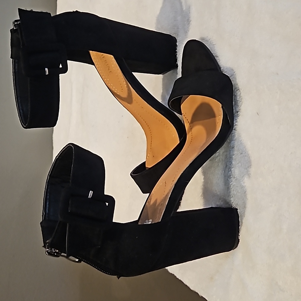 Heels - Picture 5 of 5